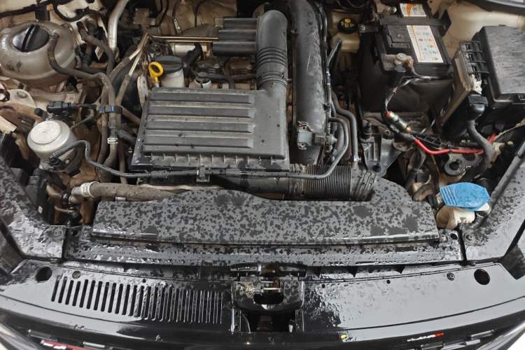 Used Volkswagen Lamando 2019 230TSI DSG Fashion Edition China VI Engine Bay