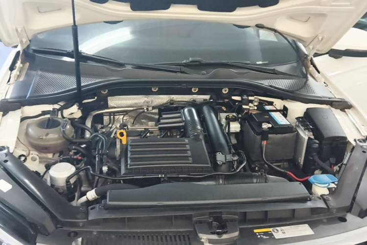 Used Volkswagen Lamando 2019 230TSI DSG Fashion Edition China VI Engine Bay