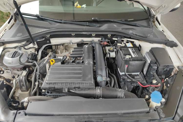 Used Volkswagen Lamando 2019 280TSI DSG Comfort Edition China VI standard Engine Bay