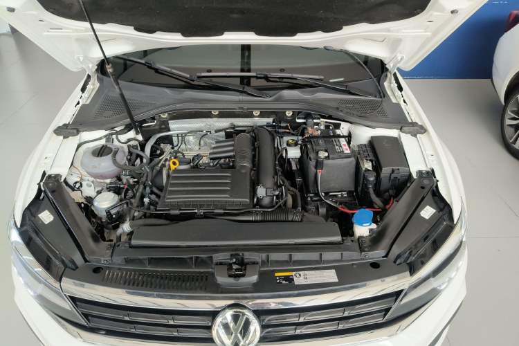 Used Volkswagen Lamando 2019 230TSI DSG Fashion Edition China VI Engine Bay