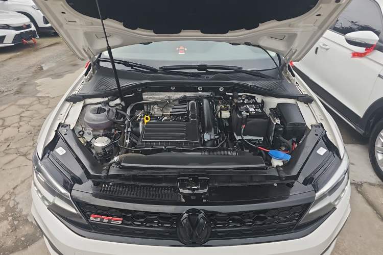 Used Volkswagen Lamando 2019 230TSI DSG Fashion Edition China VI Engine Bay