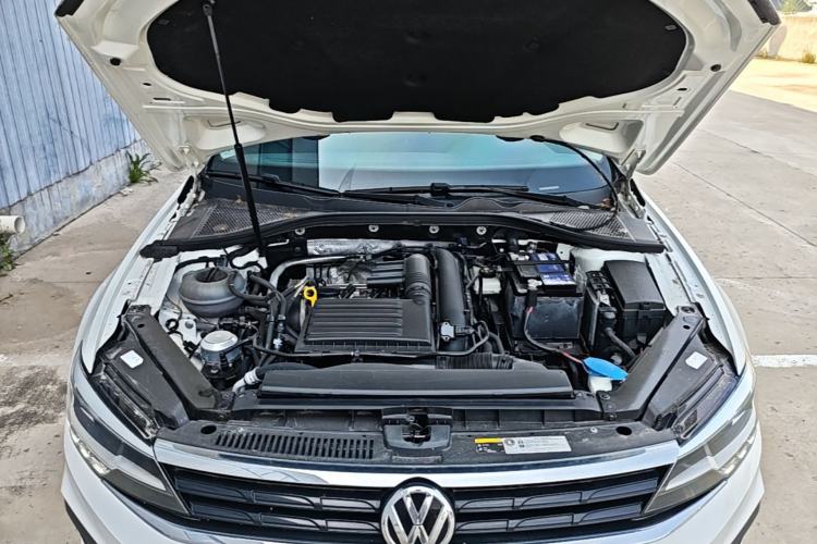 Used Volkswagen Lamando 2019 230TSI DSG Fashion Edition China VI Engine Bay