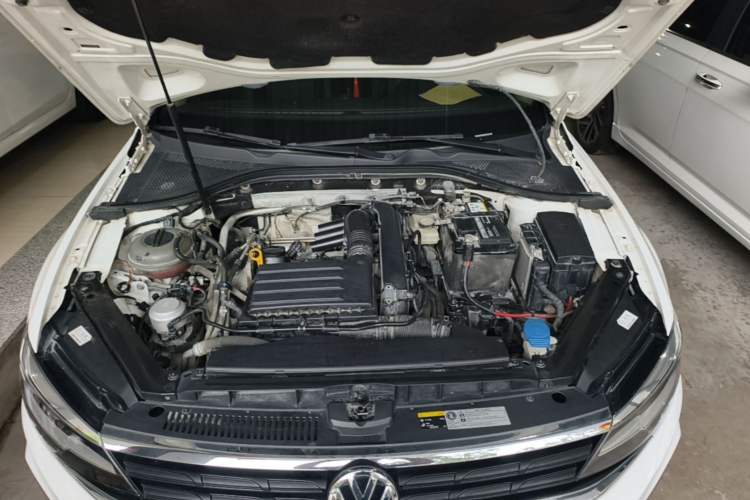 Used Volkswagen Lamando 2019 230TSI DSG Fashion Edition China VI Engine Bay