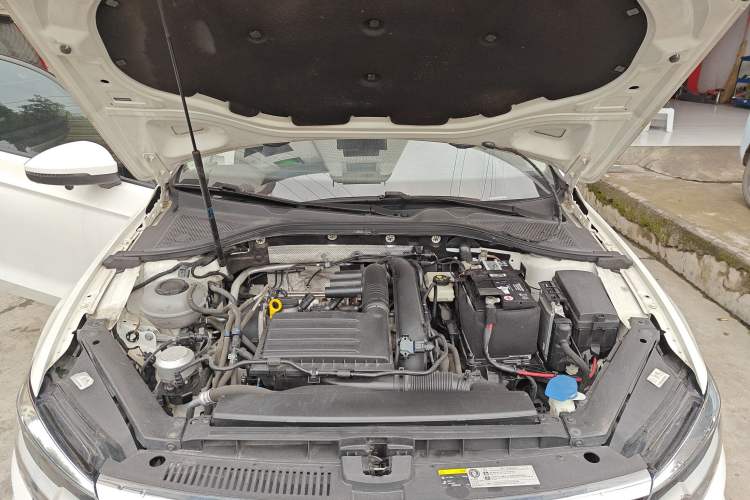 Used Volkswagen Lamando 2019 230TSI DSG Fashion Edition China VI Engine Bay