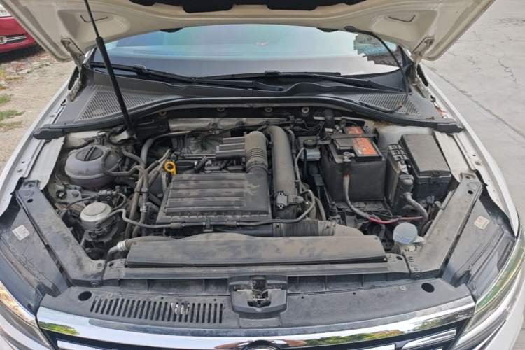 Used Volkswagen Lamando 2019 280TSI DSG Comfort Edition China VI standard Engine Bay