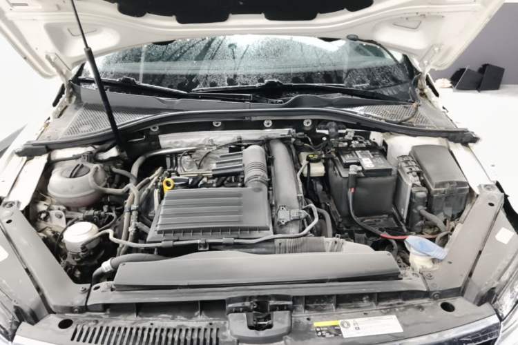 Used Volkswagen Lamando 2019 230TSI DSG Fashion Edition China VI Engine Bay