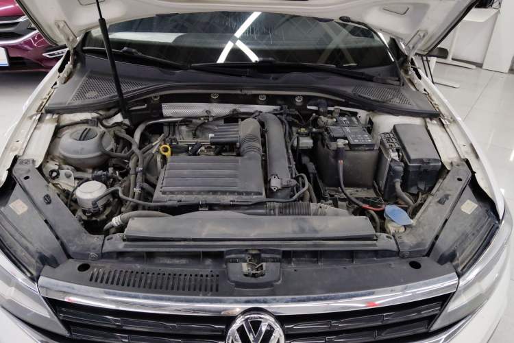 Used Volkswagen Lamando 2019 230TSI DSG Fashion Edition China VI Engine Bay