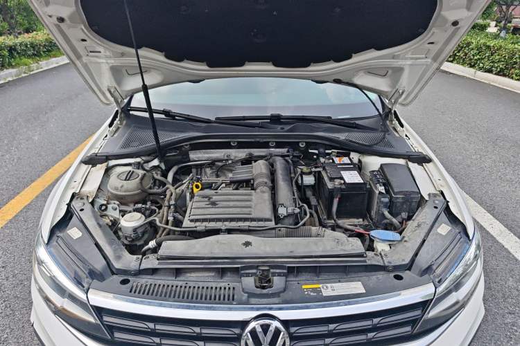 Used Volkswagen Lamando 2019 230TSI DSG Fashion Edition China VI Engine Bay