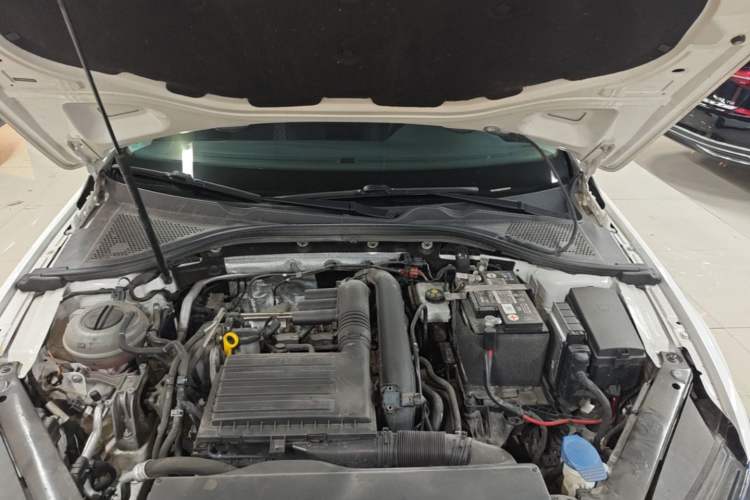 Used Volkswagen Lamando 2019 230TSI DSG Fashion Edition China V Standard Engine Bay