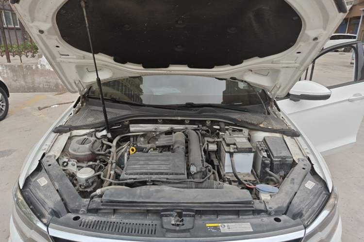 Used Volkswagen Lamando 2019 230TSI DSG Fashion Edition China VI Engine Bay