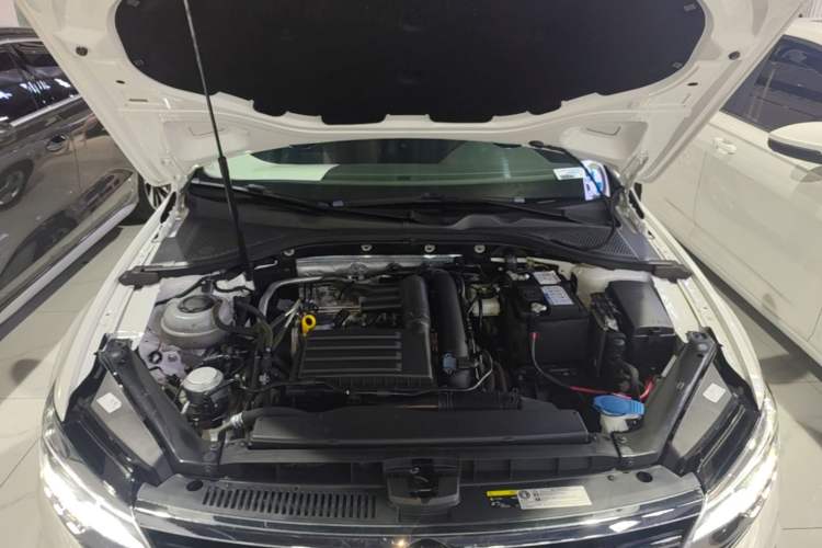 Used Volkswagen Lamando 2019 230TSI DSG Vision Edition China VI Standard Engine Bay