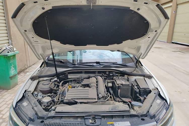 Used Volkswagen Lamando 2019 280TSI DSG Comfort Edition China VI standard Engine Bay