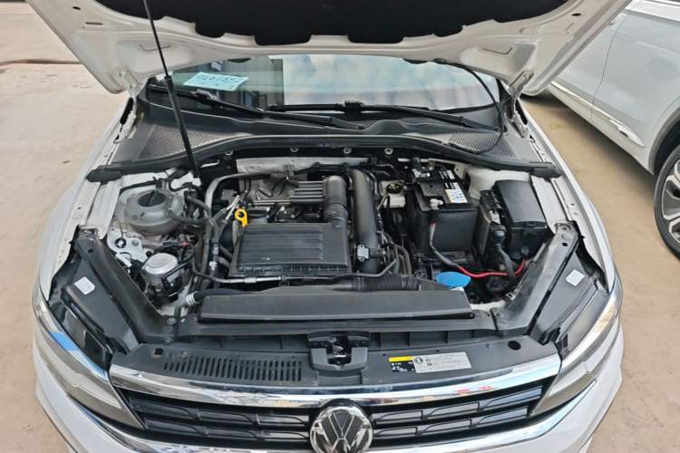 Used Volkswagen Lamando 2019 230TSI DSG Fashion Edition China VI Engine Bay