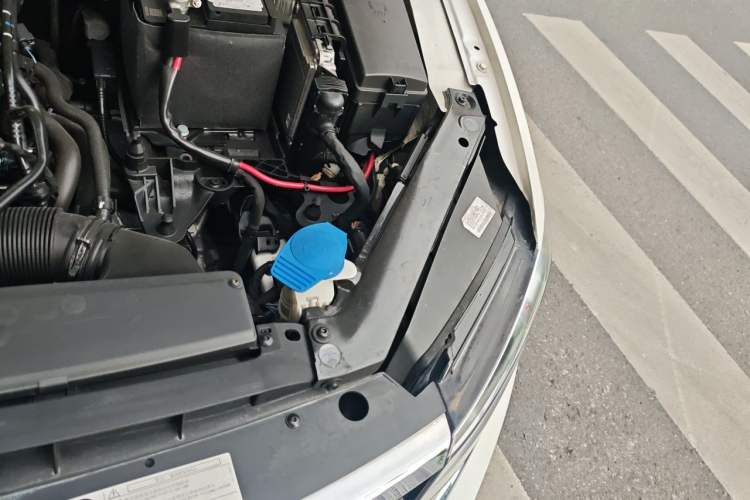 Used Volkswagen Lamando 2019 230TSI DSG Fashion Edition China VI Engine Bay Left