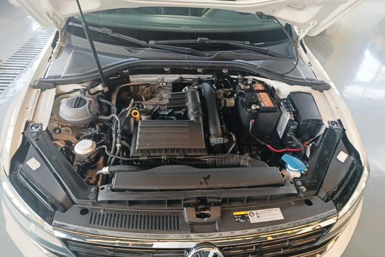 Used Volkswagen Lamando 2019 230TSI DSG Fashion Edition China VI Engine Bay