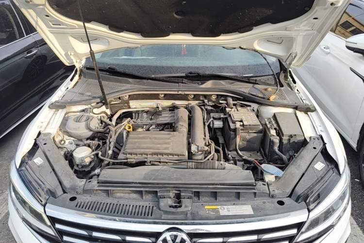 Used Volkswagen Lamando 2019 280TSI DSG Comfort Edition China VI standard Engine Bay