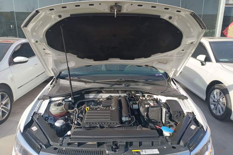 Used Volkswagen Lamando 2019 280TSI DSG Luxury Edition China VI Standard Engine Bay