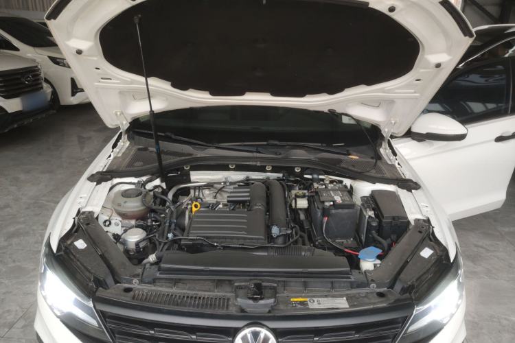 Used Volkswagen Lamando 2019 230TSI DSG Vision Edition China VI Standard Engine Bay