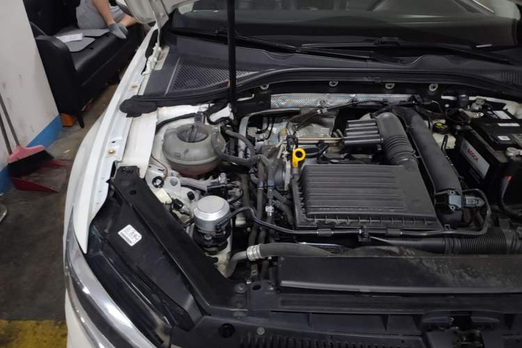Used Volkswagen Lamando 2019 280TSI DSG Comfort Edition China VI standard Engine Bay Right
