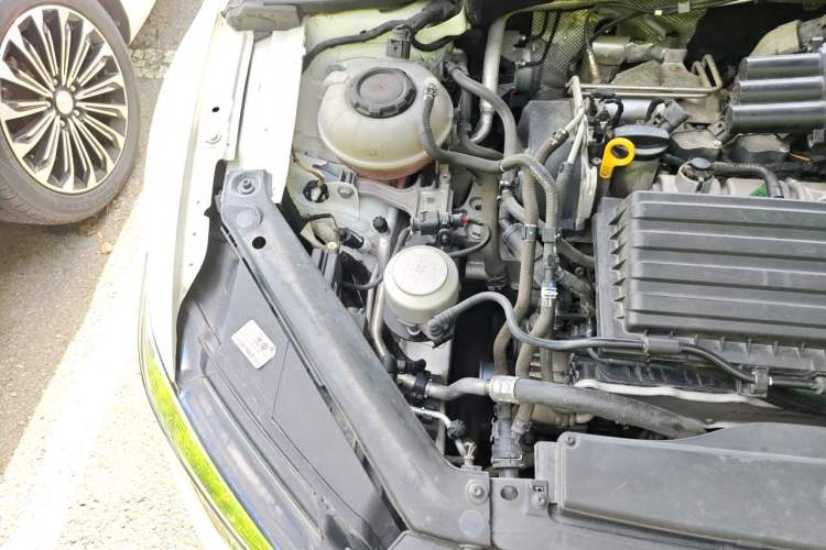 Used Volkswagen Lamando 2019 280TSI DSG Comfort Edition China VI standard Engine Bay Right