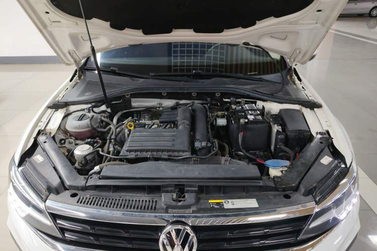 Used Volkswagen Lamando 2019 230TSI DSG Fashion Edition China VI Engine Bay
