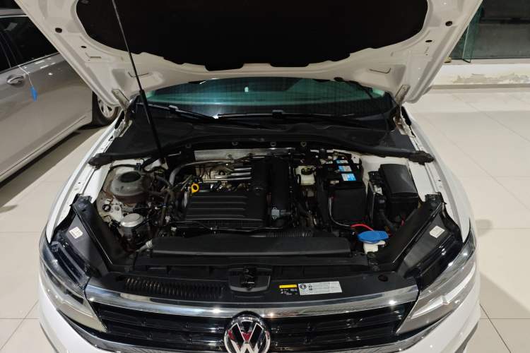 Used Volkswagen Lamando 2019 230TSI DSG Fashion Edition China VI Engine Bay