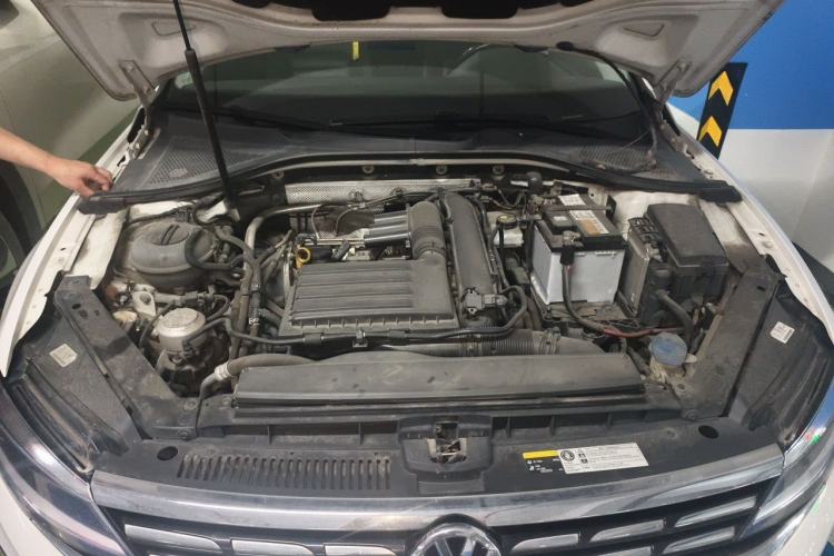 Used Volkswagen Lamando 2019 280TSI DSG Comfort Edition China VI standard Engine Bay