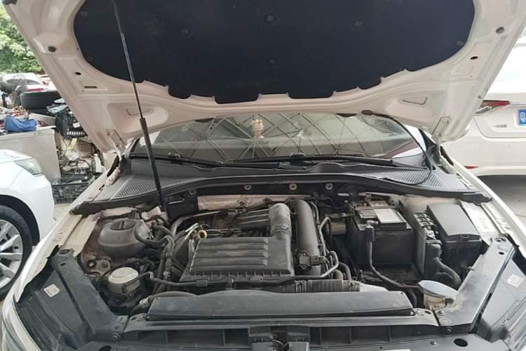 Used Volkswagen Lamando 2019 280TSI DSG Comfort Edition China VI standard Engine Bay