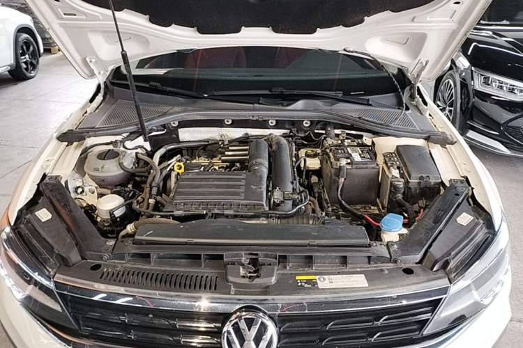 Used Volkswagen Lamando 2019 230TSI DSG Fashion Edition China VI Engine Bay