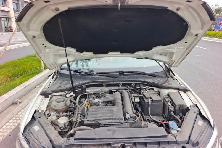 Used Volkswagen Lamando 2019 280TSI DSG Comfort Edition China VI standard Engine Bay