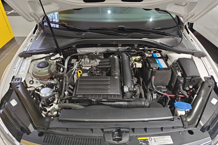 Used Volkswagen Lamando 2019 280TSI DSG Comfort Edition China VI standard Engine Bay