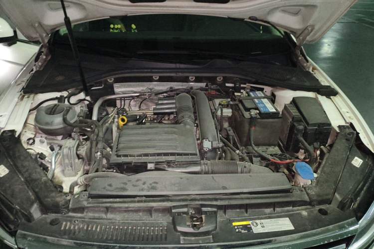 Used Volkswagen Lamando 2019 280TSI DSG Comfort Edition China VI standard Engine Bay