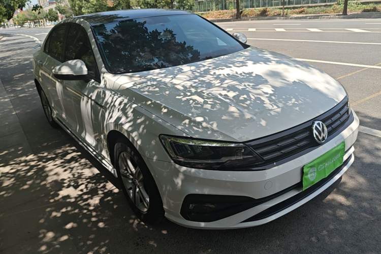 Used Volkswagen Lamando 2019 230TSI DSG Vision Edition China VI Standard Front Right 45 Deg