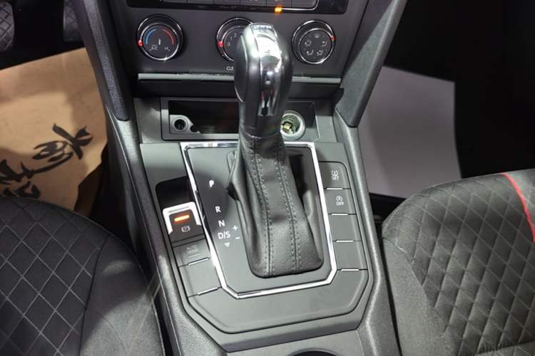 Used Volkswagen Lamando 2019 230TSI DSG Fashion Edition China V Standard Gear Lever