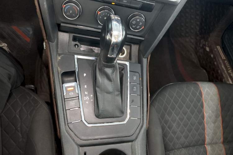 Used Volkswagen Lamando 2019 230TSI DSG Fashion Edition China V Standard Gear Lever