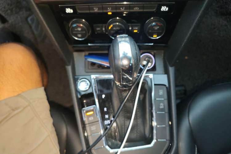 Used Volkswagen Lamando 2019 280TSI DSG Comfort Edition China VI standard Gear Lever