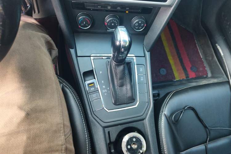 Used Volkswagen Lamando 2019 230TSI DSG Fashion Edition China VI Gear Lever
