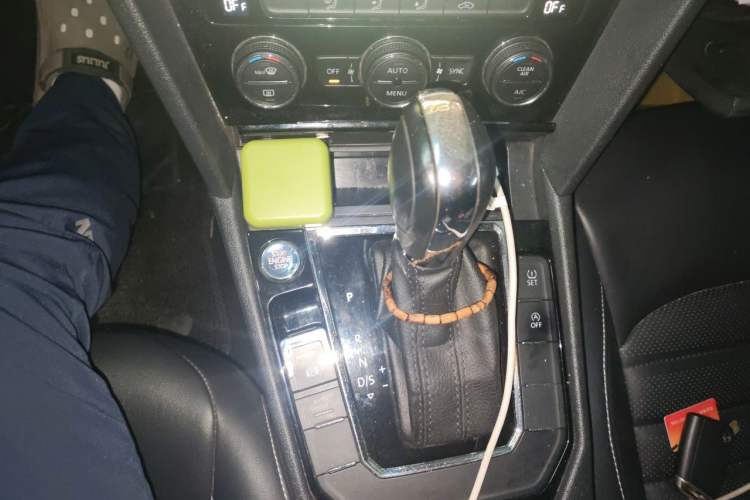 Used Volkswagen Lamando 2019 280TSI DSG Comfort Edition China VI standard Gear Lever