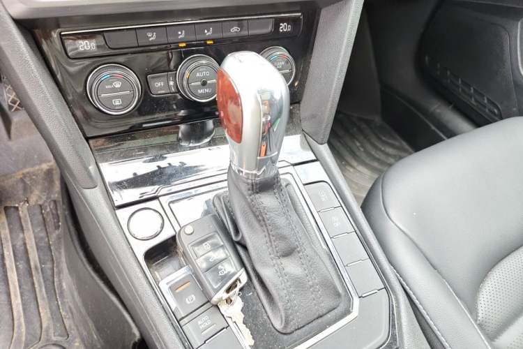Used Volkswagen Lamando 2019 280TSI DSG Comfort Edition China VI standard Gear Lever