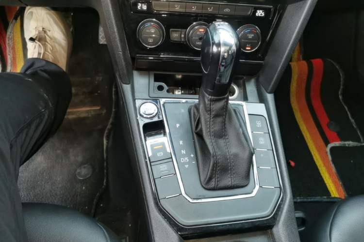 Used Volkswagen Lamando 2019 280TSI DSG Comfort Edition China VI standard Gear Lever