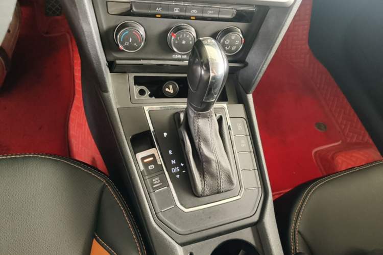 Used Volkswagen Lamando 2019 230TSI DSG Fashion Edition China VI Gear Lever