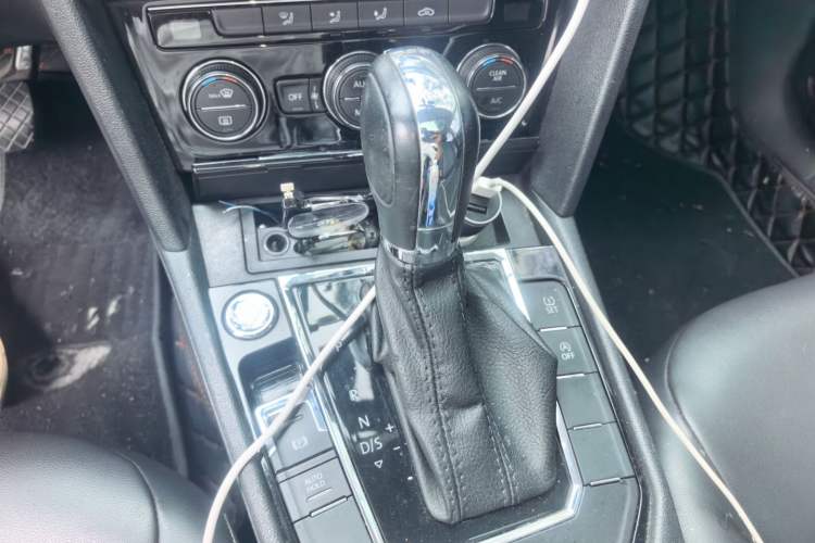 Used Volkswagen Lamando 2019 280TSI DSG Comfort Edition China VI standard Gear Lever
