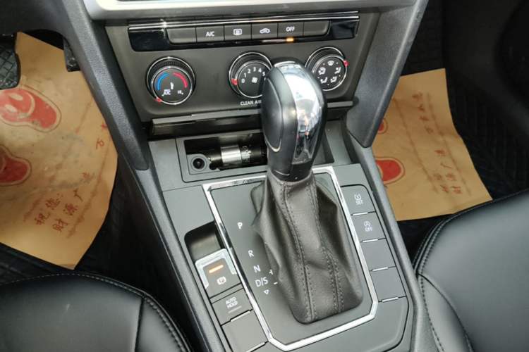 Used Volkswagen Lamando 2019 230TSI DSG Fashion Edition China VI Gear Lever