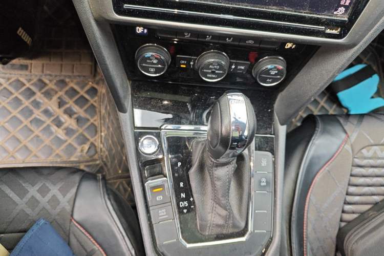 Used Volkswagen Lamando 2019 280TSI DSG Comfort Edition China VI standard Gear Lever