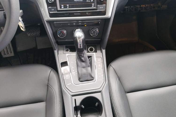 Used Volkswagen Lamando 2019 230TSI DSG Fashion Edition China V Standard Gear Lever
