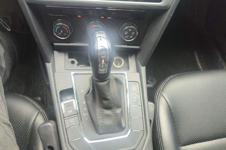 Used Volkswagen Lamando 2019 230TSI DSG Fashion Edition China VI Gear Lever