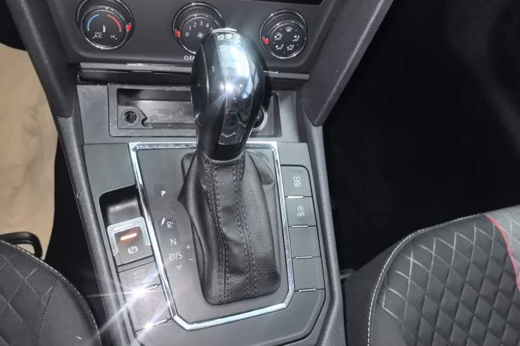 Used Volkswagen Lamando 2019 230TSI DSG Fashion Edition China VI Gear Lever