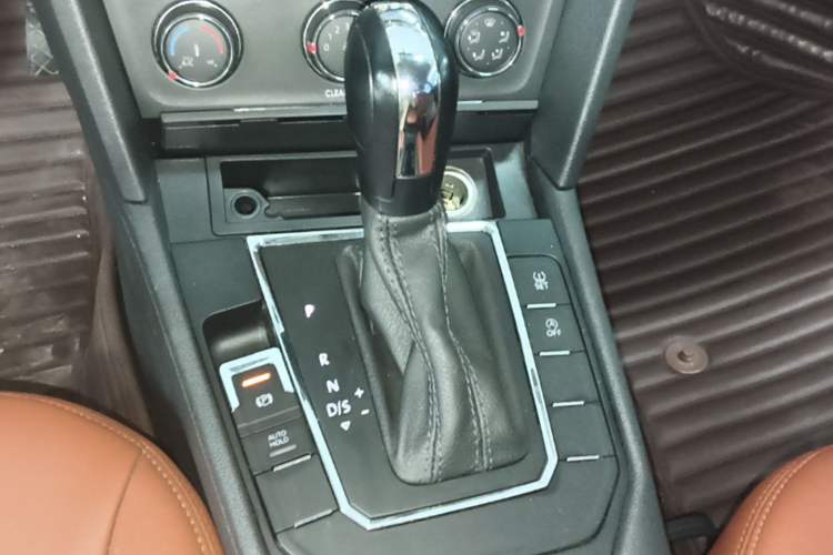 Used Volkswagen Lamando 2019 230TSI DSG Fashion Edition China VI Gear Lever
