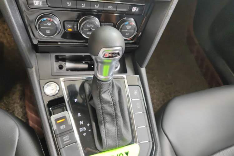 Used Volkswagen Lamando 2019 280TSI DSG Comfort Edition China VI standard Gear Lever