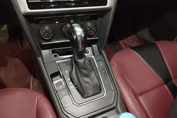 Used Volkswagen Lamando 2019 230TSI DSG Fashion Edition China VI Gear Lever